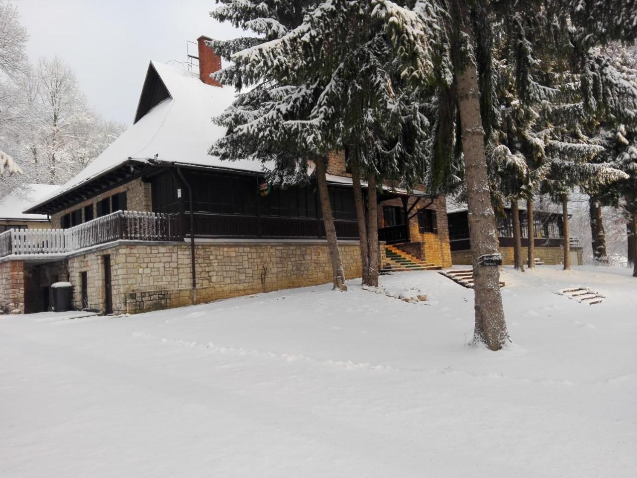 Déjá Vu Szállás&Rendezvény Zirc Exterior foto